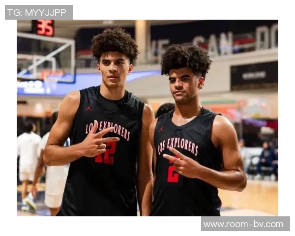 老K教练盛赞卡梅隆布泽尔聪明才智抢板传球能力超越同龄人